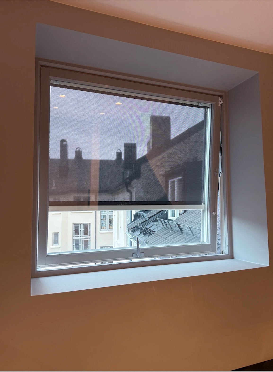 Utvendig solskjerming i hele leiligheten.